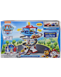 Paw Patrol, True Metal Adventure Bay Rescue Way Playset con 2 vehículos exclusivos, escala 1:55